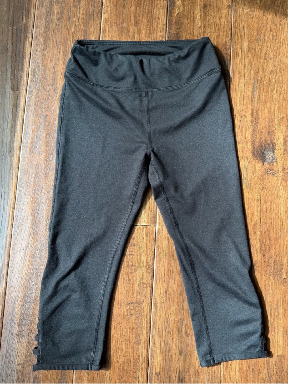 SO Active Black Cropped Leggings with Strappy Lattice Detail Size 8 - Picture 2 of 5